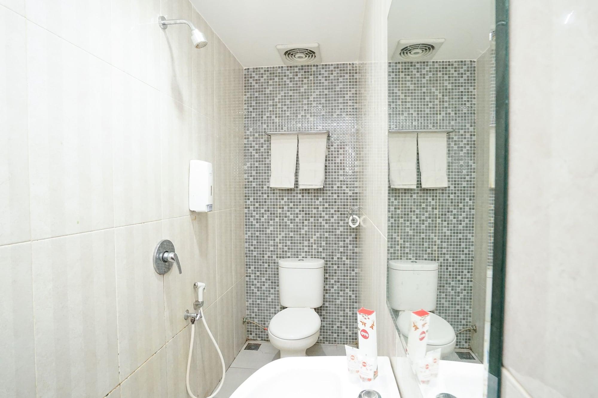 Oyo 277 Rukotel Near Rsu Adi Husada Undaan Kota Surabaya Buitenkant foto