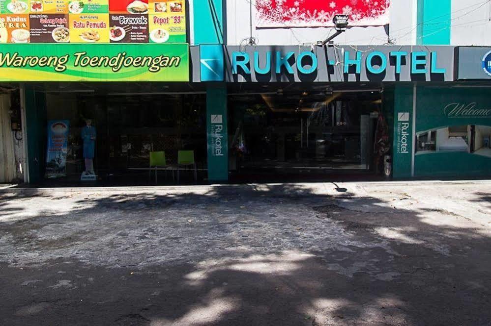 Oyo 277 Rukotel Near Rsu Adi Husada Undaan Kota Surabaya Buitenkant foto